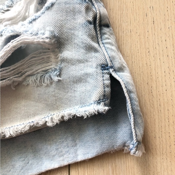 Abercrombie & Fitch Distressed Jean Shorts Women’s Size 26 x 2 - Picture 7 of 11